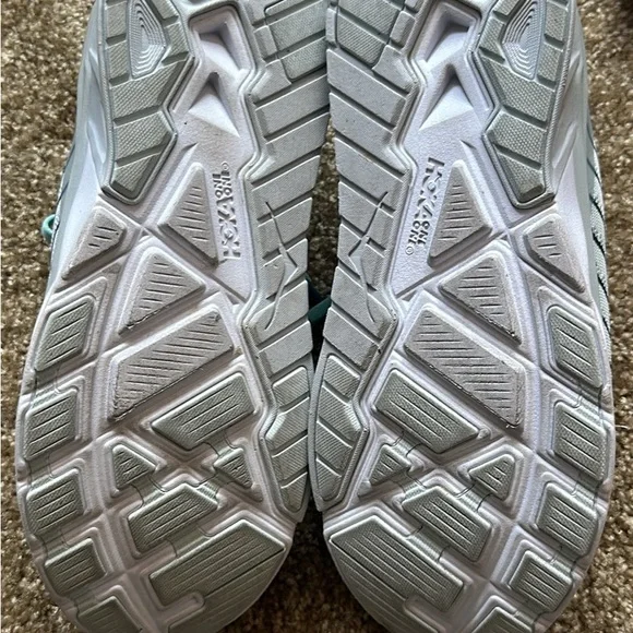 Hoka Arahi 3 Running Shoes - Picture 2 of 6